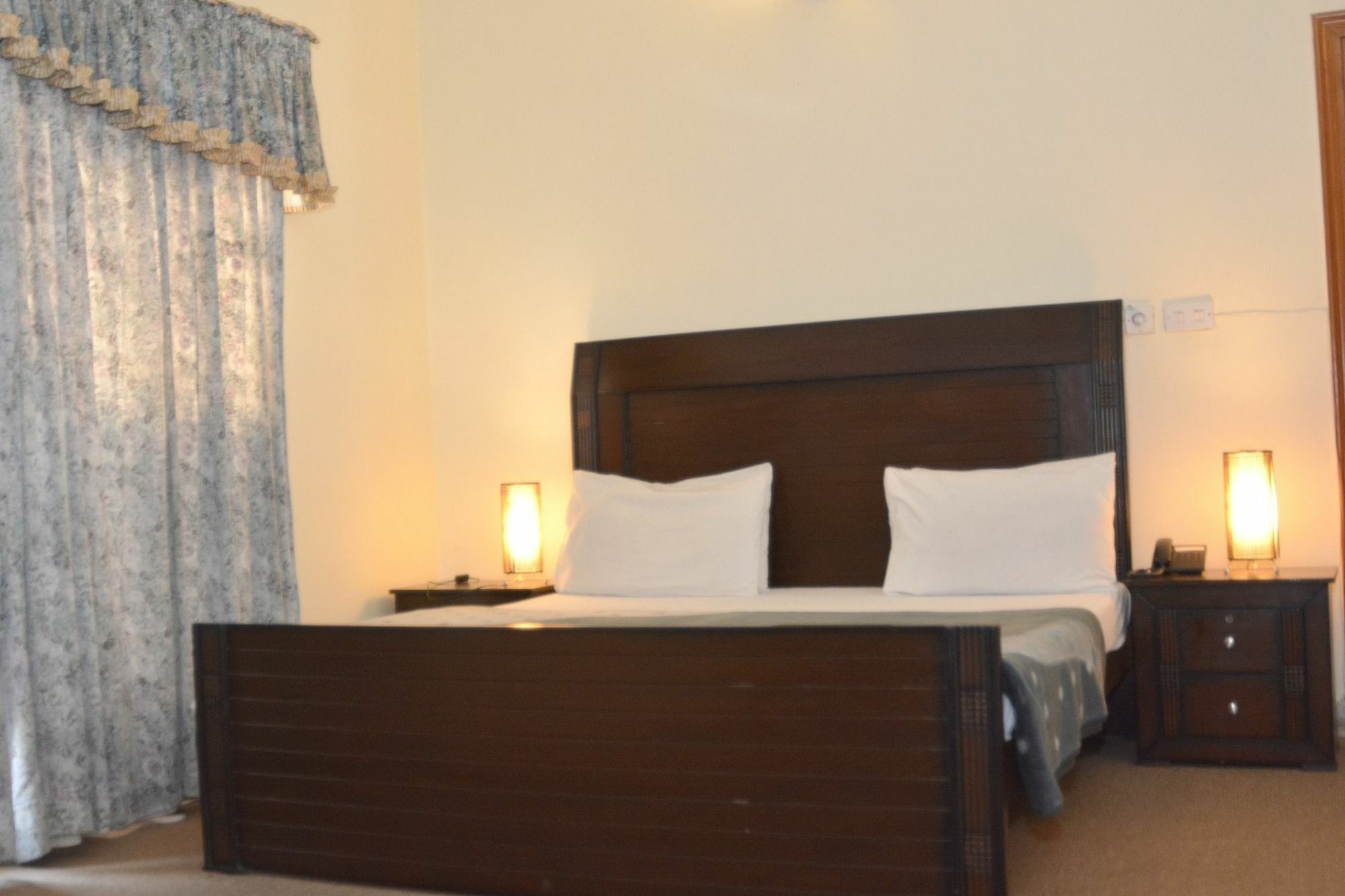 Delano Guest House Islamabad Eksteriør billede